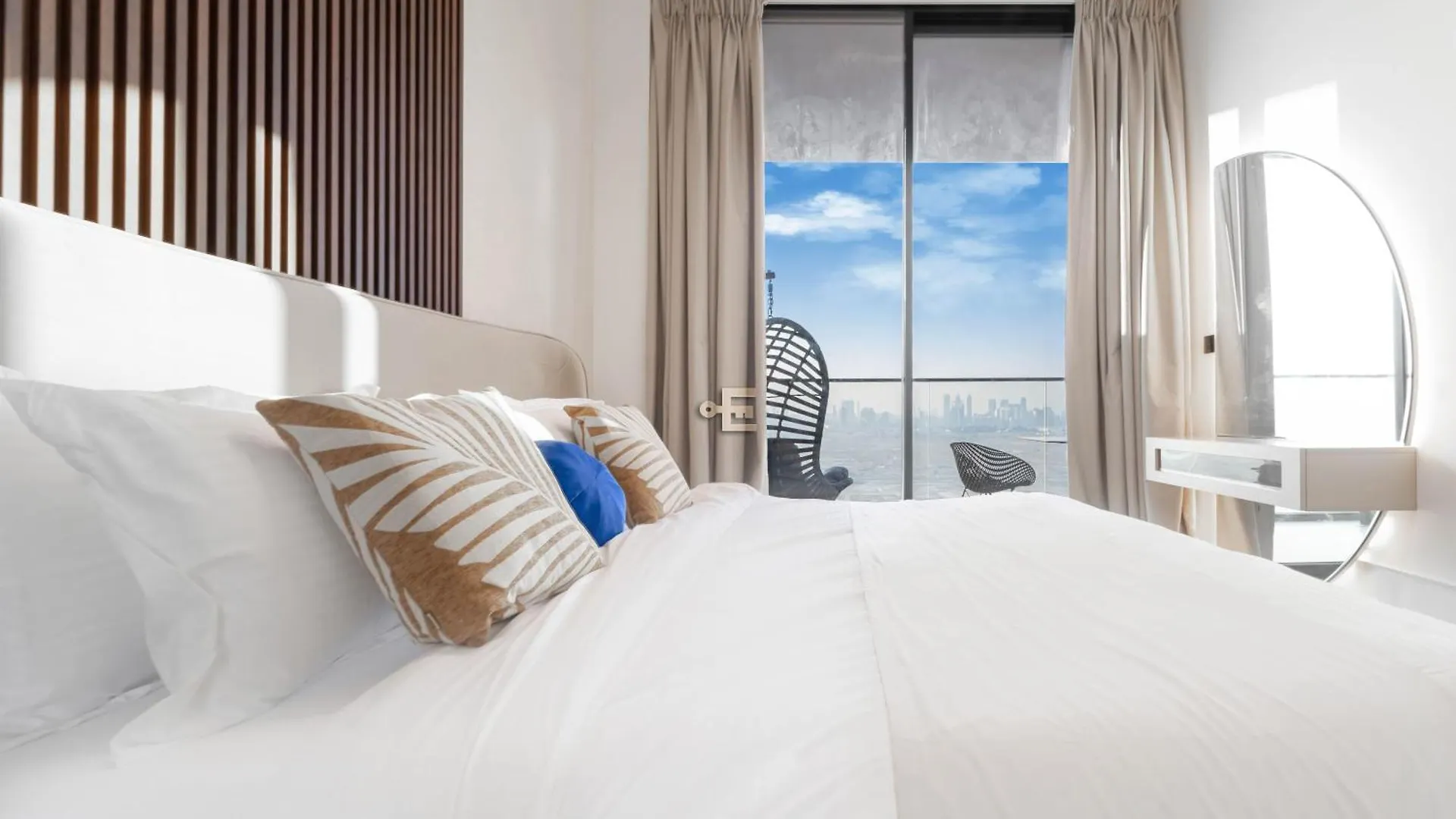 Everluxe Luxurious 1 Bedroom Binghatti Corner Jvc Dubai