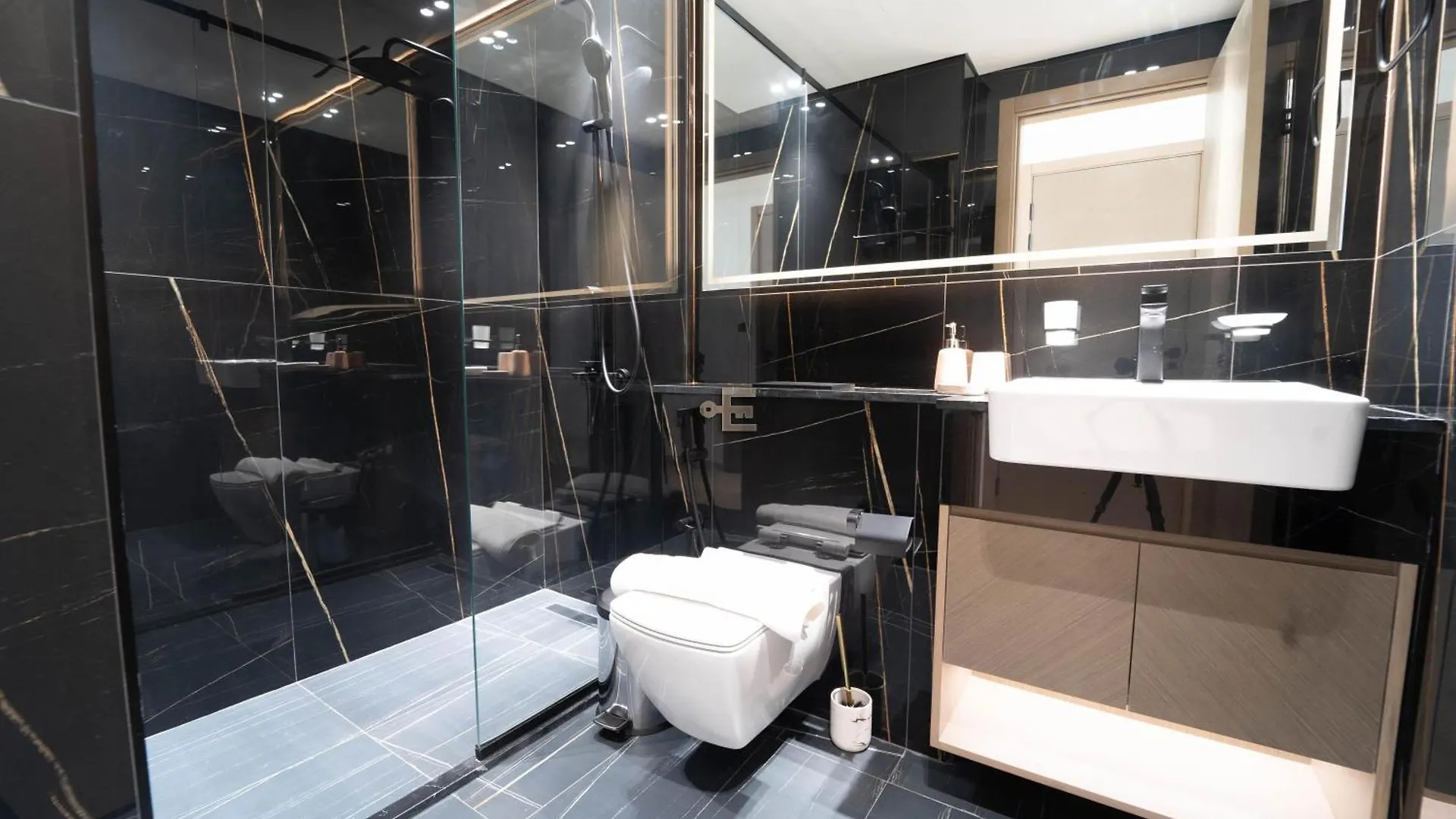 Everluxe Luxurious 1 Bedroom Binghatti Corner Jvc Dubai