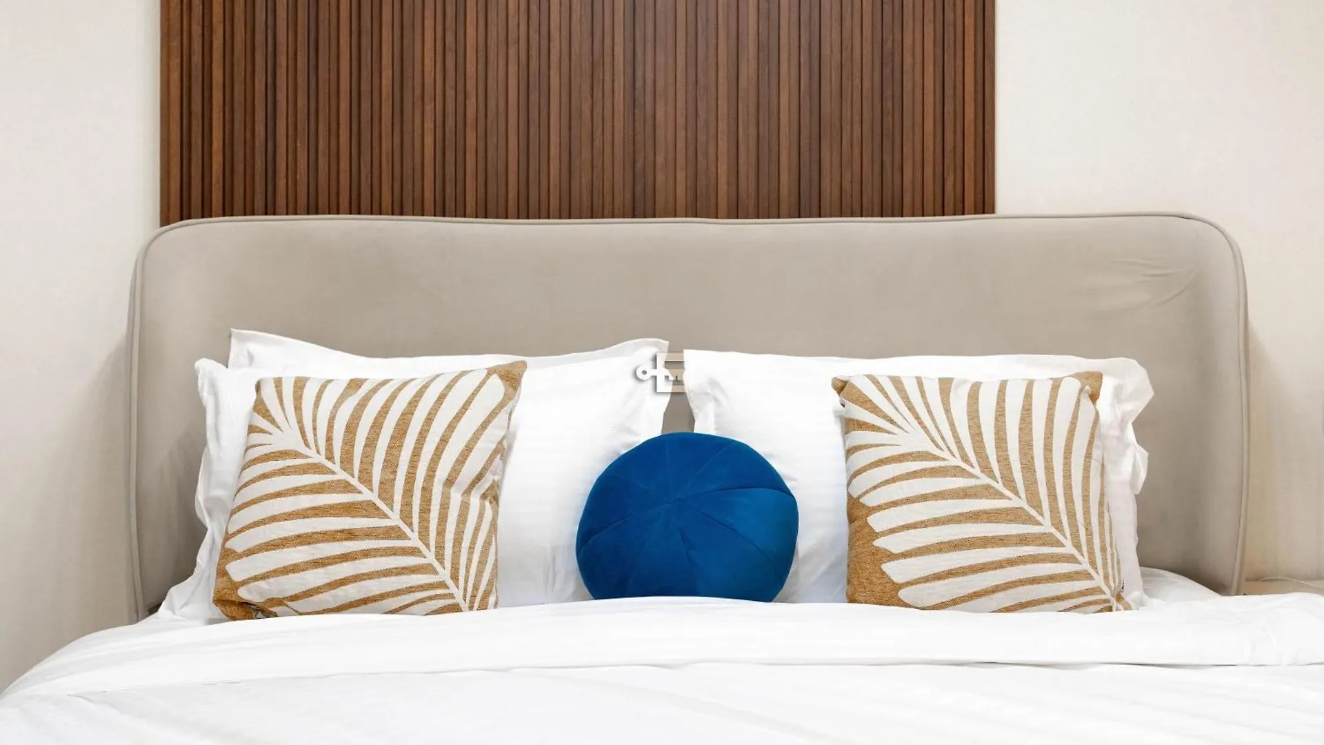 Everluxe Luxurious 1 Bedroom Binghatti Corner Jvc Dubai 0*,  United Arab Emirates